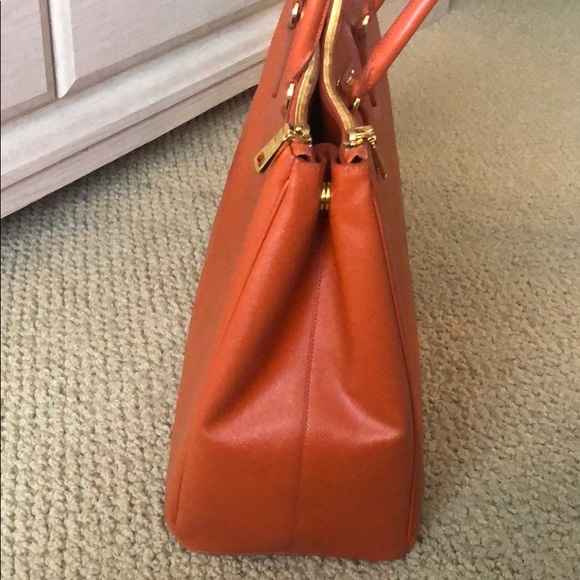 Authentic Beautiful Prada tote. - Picture 5 of 8